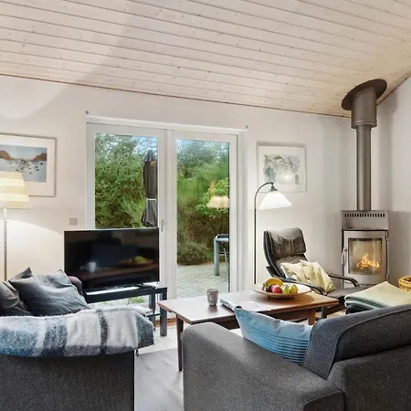 4 Bedroom Gorgeous In Hébergement de vacances Højby