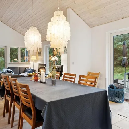 4 Bedroom Gorgeous In Hébergement de vacances