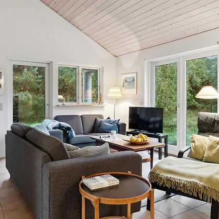 4 Bedroom Gorgeous In Hébergement de vacances *